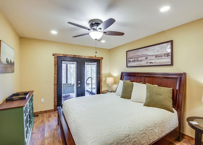 Holiday home Black Hills Vacation Lodge: New Home! Just Opened! Newcastle