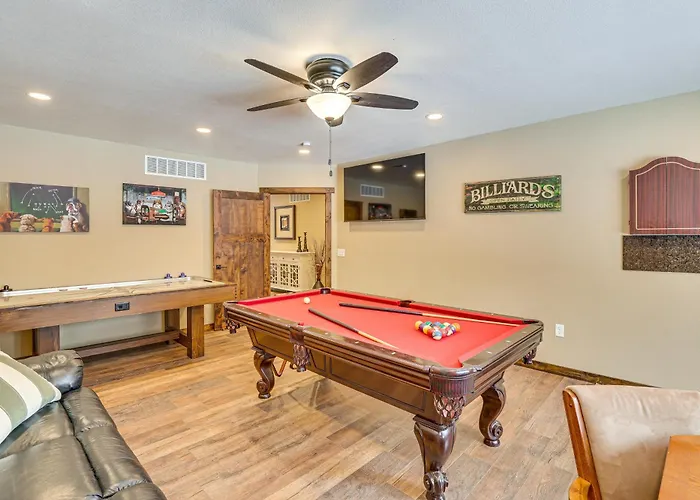 Black Hills Vacation Lodge: New Home! Just Opened! Newcastle