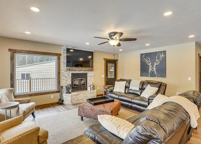 Black Hills Vacation Lodge: New Home! Just Opened! Holiday home