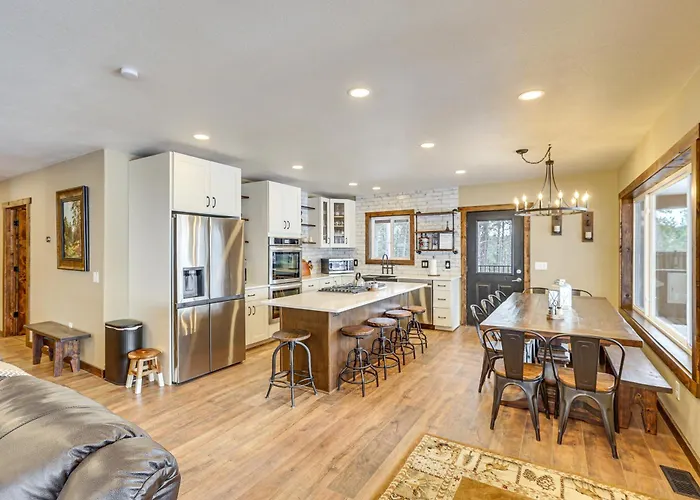 Black Hills Vacation Lodge: New Home! Just Opened! * Newcastle