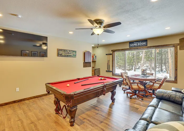 Black Hills Vacation Lodge: New Home! Just Opened! Holiday home