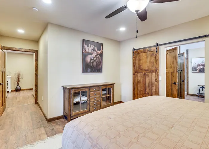 Black Hills Vacation Lodge: New Home! Just Opened! Newcastle