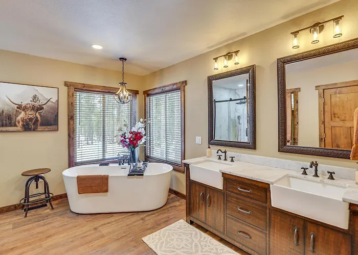 Holiday home Black Hills Vacation Lodge: New Home! Just Opened! Newcastle