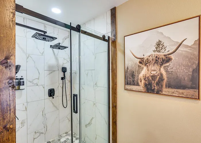 Black Hills Vacation Lodge: New Home! Just Opened! Holiday home