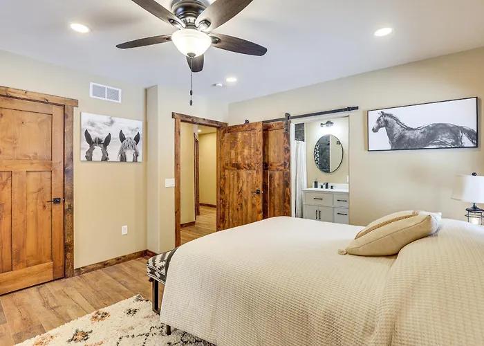 Black Hills Vacation Lodge: New Home! Just Opened! Holiday home Newcastle