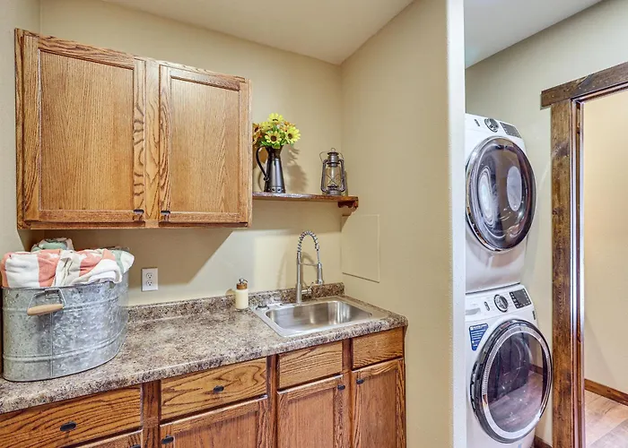 Black Hills Vacation Lodge: New Home! Just Opened! Holiday home Newcastle