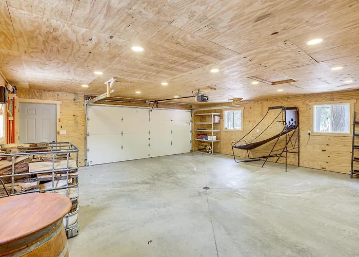 Holiday home Black Hills Vacation Lodge: New Home! Just Opened! Newcastle