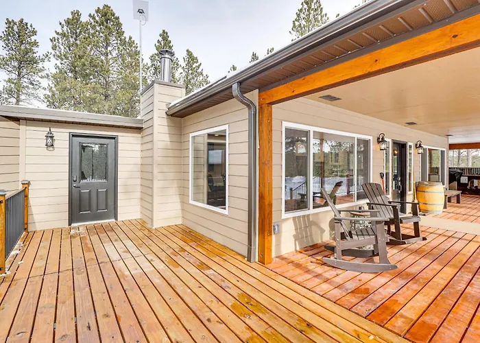 Black Hills Vacation Lodge: New Home! Just Opened! Newcastle
