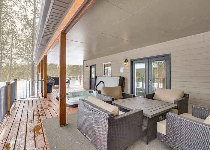 Black Hills Vacation Lodge: New Home! Just Opened! Newcastle